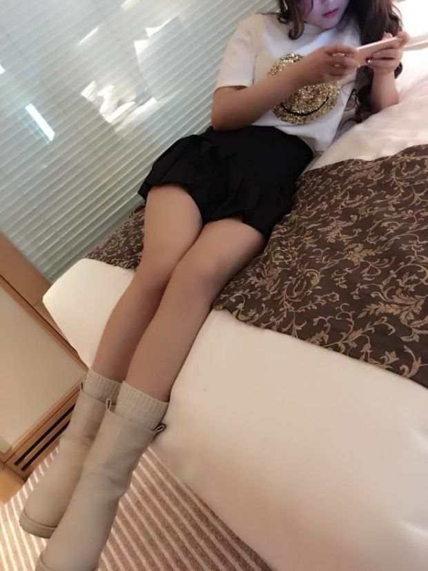 Love the long legs of Chinese amateur