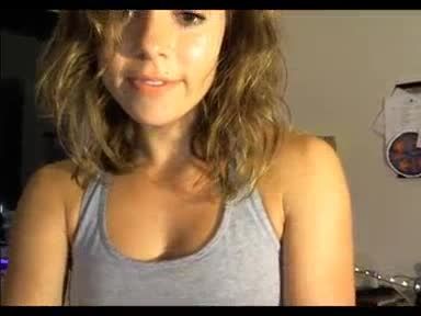 Gorgeous teen strips and jills off