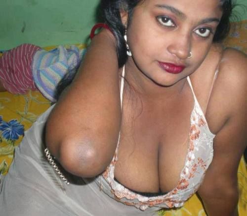 Cleavage show Gujarati bhabhi sexy aunty facebook