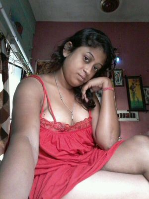 RAJASTHANI BHABHI CLEAVAGE SHOW SEXY AUNTY FACEBOOK