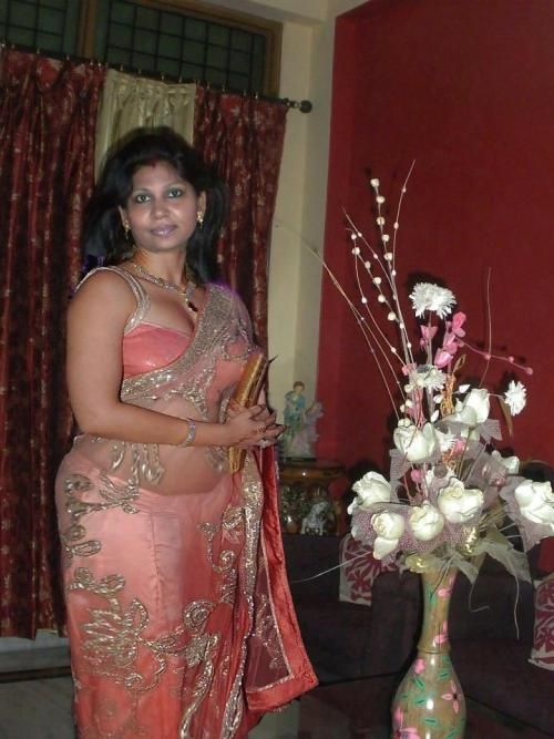Housewife bhabhi saree aunty South Indian twitter