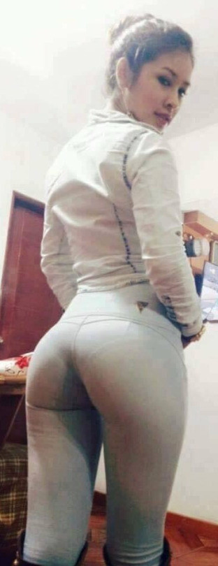 asses in yoga pants
