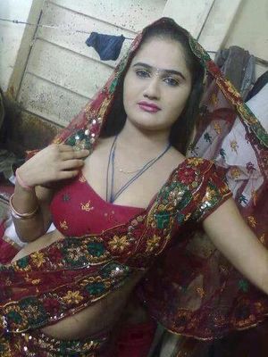 Sexy teen bride pose hot cleavage instagram