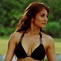 Hot and spicy pictures lf Indian actresses and models