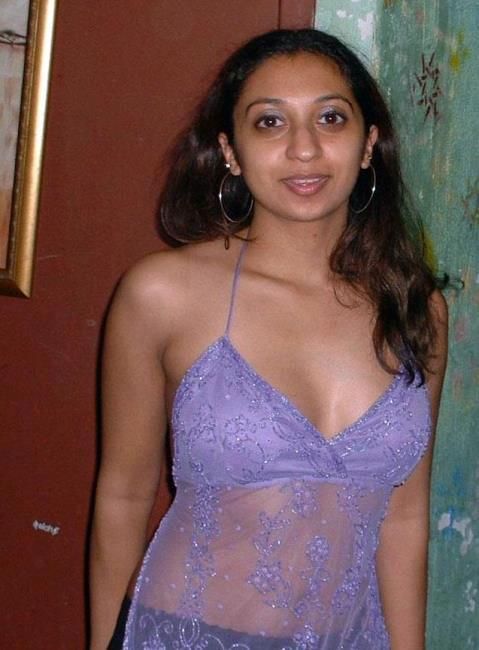 Hot bhabhi sexy cleavage South Indian twitter