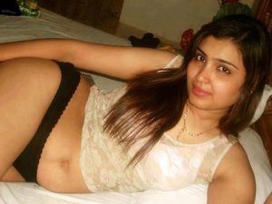 Sexy bhabhi navel show South Indian tumblr