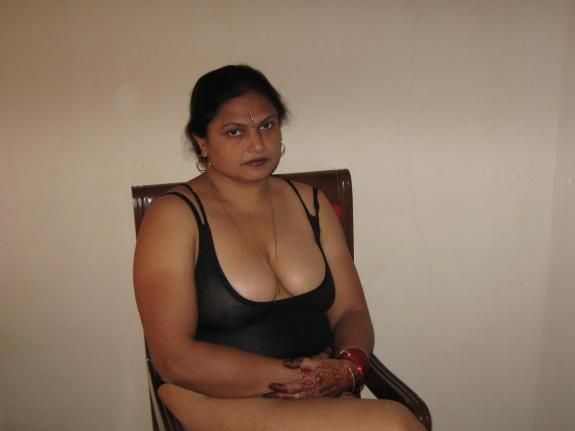 Sexy cleavage hot bhabhi South Indian tumblr