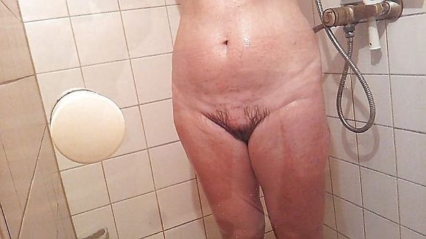 My showering mother in Hidden camera picture