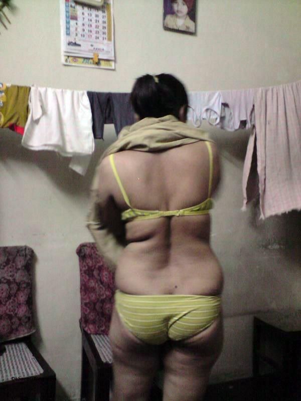 Back side hot bhabhi housewife aunty facebook