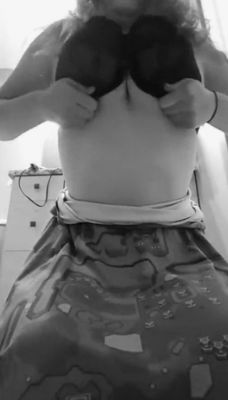 Drop those fat fucking tits V