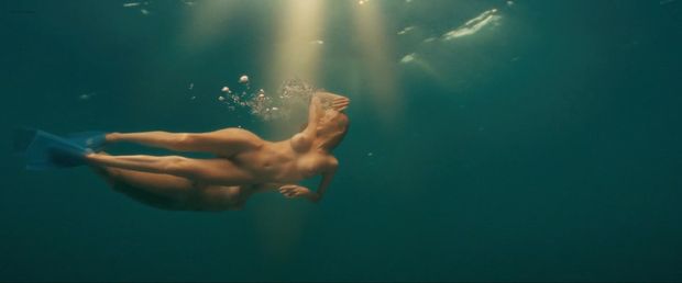 Kelly-Brook-nude-full-frontal-Jessica-Szohr