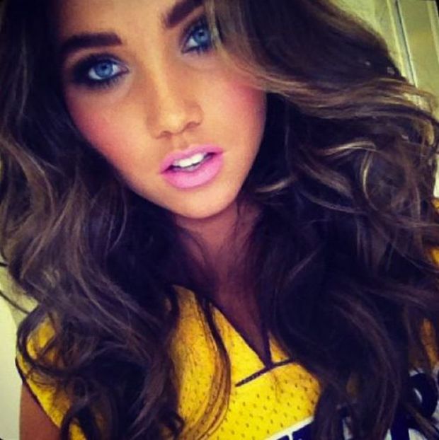 The Great Brown Hair, Very Blue Eyes and Lush Pink Lips of Jessica Green