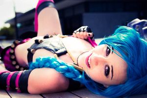 Sexy Jinx Cosplay - League of Legends by mimsrocks