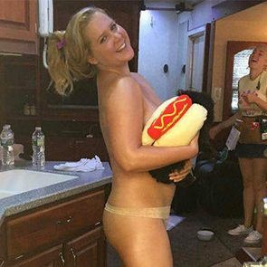 Amy Schumer leaked naked pics on snapchat