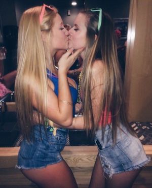 amateur lesbians