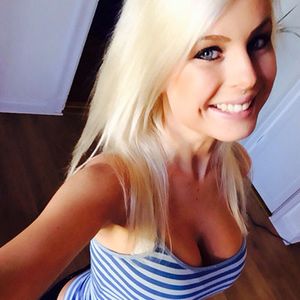 sexy blonde teen selfie