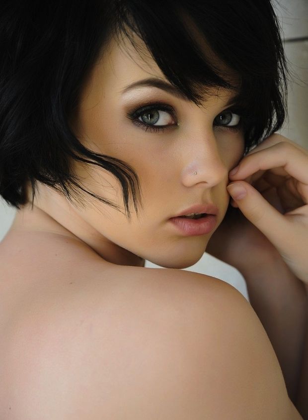 An Innocent Looking Melisa Clarke with Sexy Green Eyes