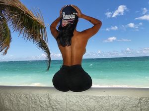 Amia is one of the only woman in the world with a true 'hourglass' figure