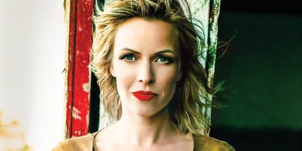 Brigitte BOISJOLI (chanteuse, auteure-interprète)