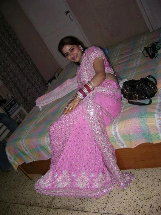 Andhra Housewife Rajini Sexy Boobs in Saree