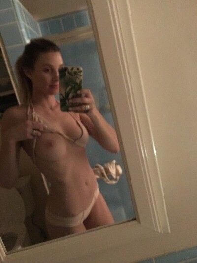 Blonde takes naked pics