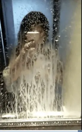 Milk up can not stand "tender mother's milk jet Mi Mi juice", the white liquid on the mirror so that users looked really want to lick!