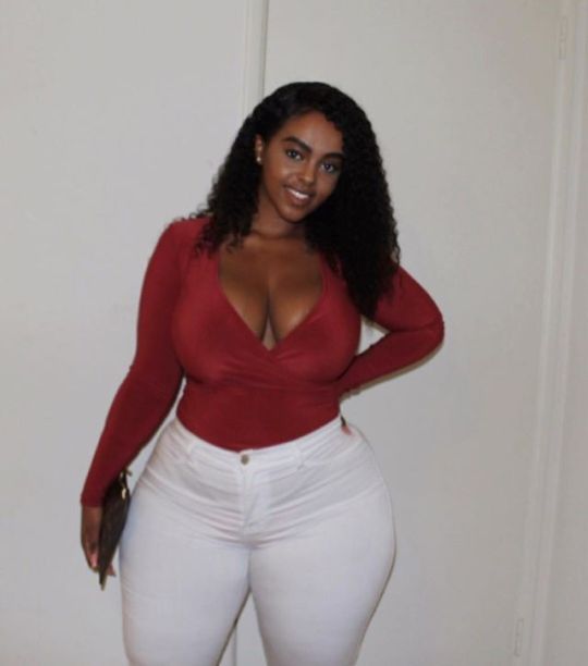 Curvy babe