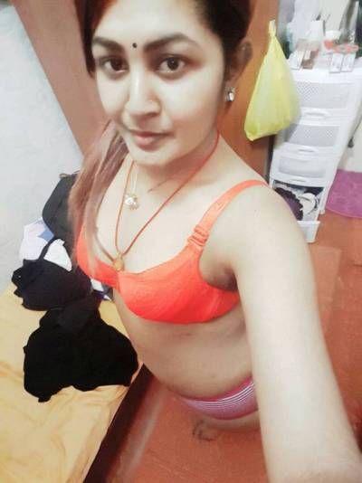 Amazing Desi Hot Jawani Bhabhi Sejal Boobs selfies