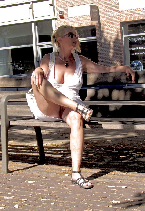 Blonde Milf Upskirt