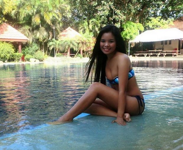 Beautiful Filipino Lbfm babe Sitting By A Pool In The Philippines With Sexy Brown Body