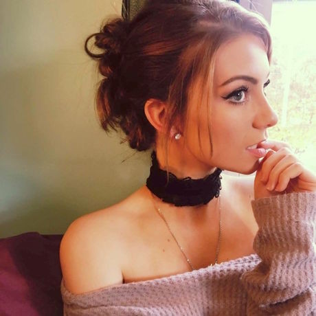 Stunning chocker