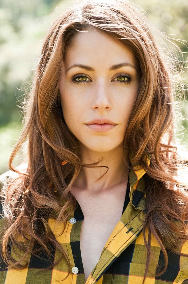 Amanda Crew