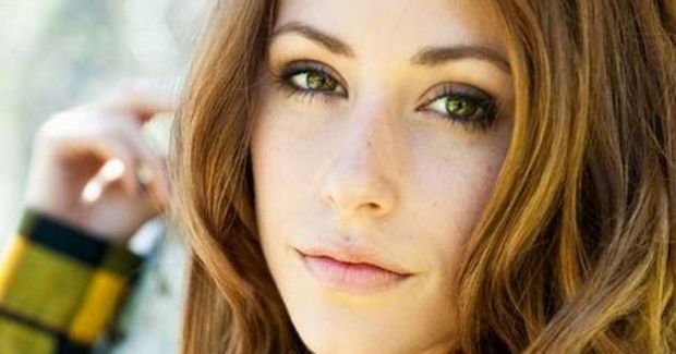 Amanda Crew
