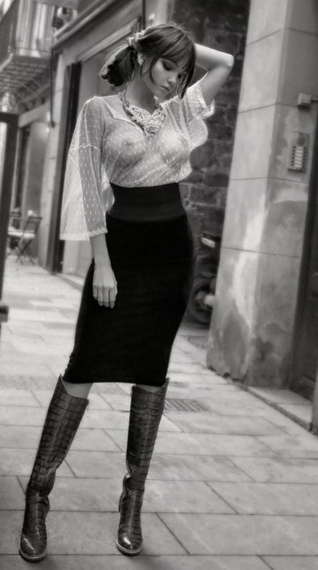 italia Secretary topless on street *roentgen01*