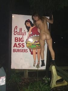 Now that's a fun naked dare!