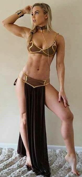 Perfect abs on slave Leia.