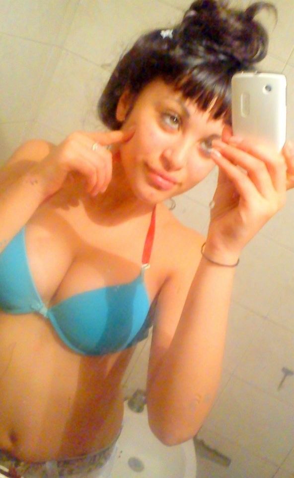 ugly latina selfie