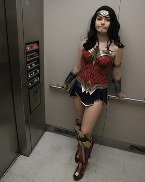 Wonder Woman Going Down - Cosplay