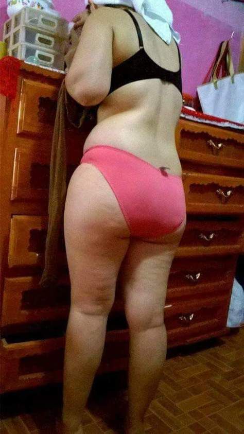 Sexy ass back side bare back Mallu bhabhi