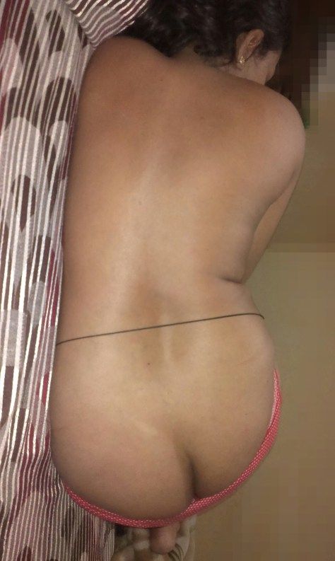 Nude ass Punjabi bhabhi back side pose