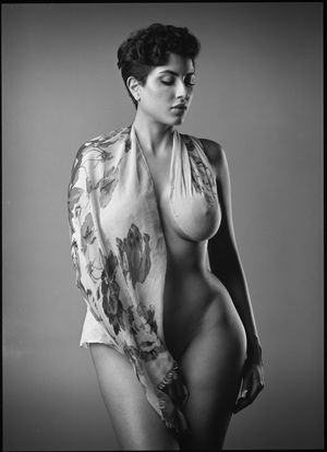 You cannot hode your femminine beauty