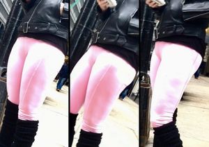 Chick on State st in pink leggings