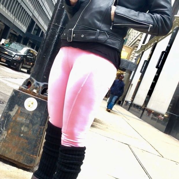 Chick on State st in pink leggings