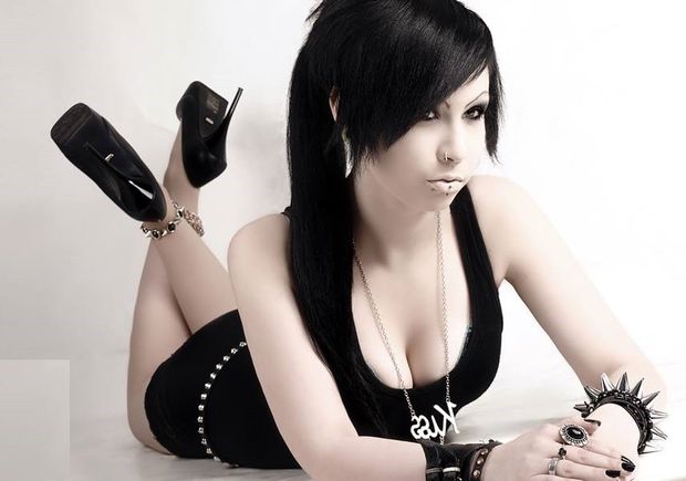Indigo La Rue is the emo nutmeg nymph of the night - gothh fota cooll