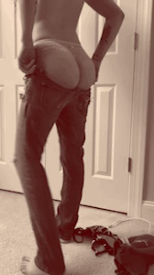 fat ass in some jeans