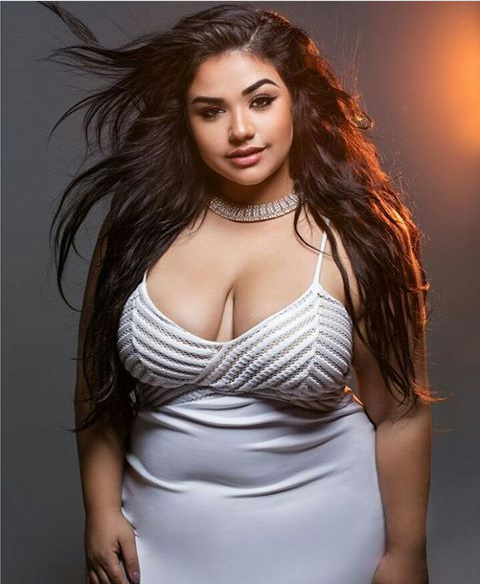 bbw cleavage