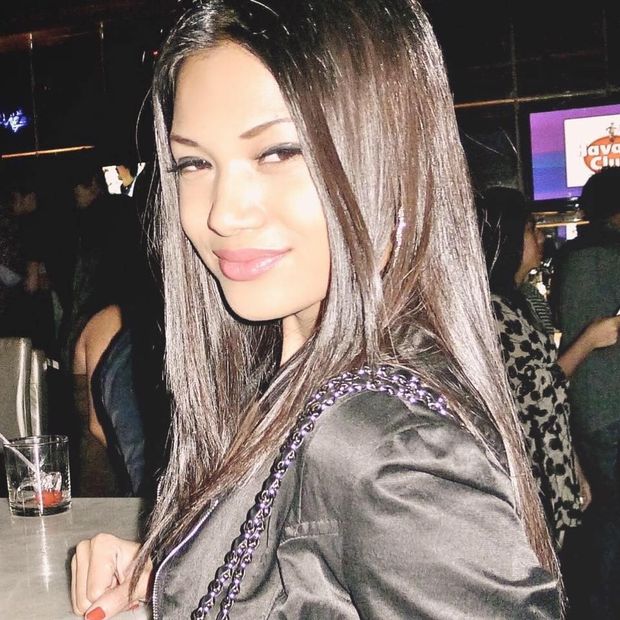 Monger Shot! Angeles City Philippines Beauty With A Beautiful Doll Face In Fields Ave Bar