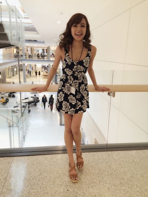 Beautiful Filipina Spinner Wearing High Heels At A Manila Philippines Mall