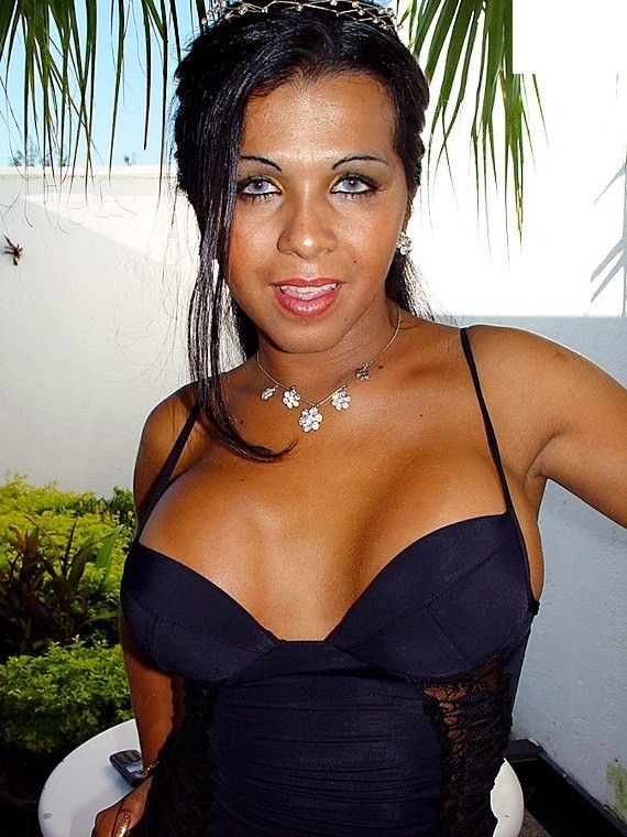 Camila Jameson has one sexy female shemale face for you - hff tanned tranz