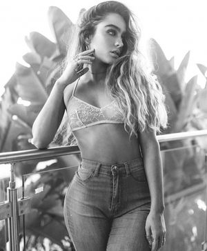Sommer Ray #17